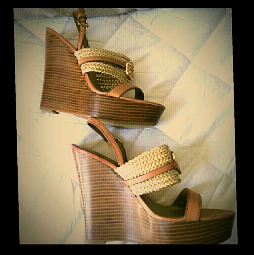 GREAT SHAPE WORN 2X 7.5 TAN & GOLD COACH WEDGE